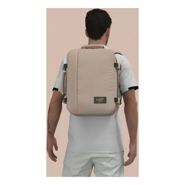  Hátizsák CABINZERO CLASSIC 28L HAGYMÁS HOMOK 