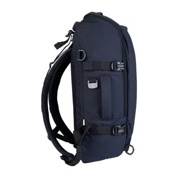 Hátizsák CABINZERO ADVENTURE 32L TELJESEN FEKETE 