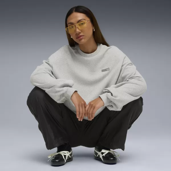  Női pulóver PUMA X ROSÉ OVERSIZED CREW 63380310 LAPOS VILÁGOSSZÜRKE HEATHER 