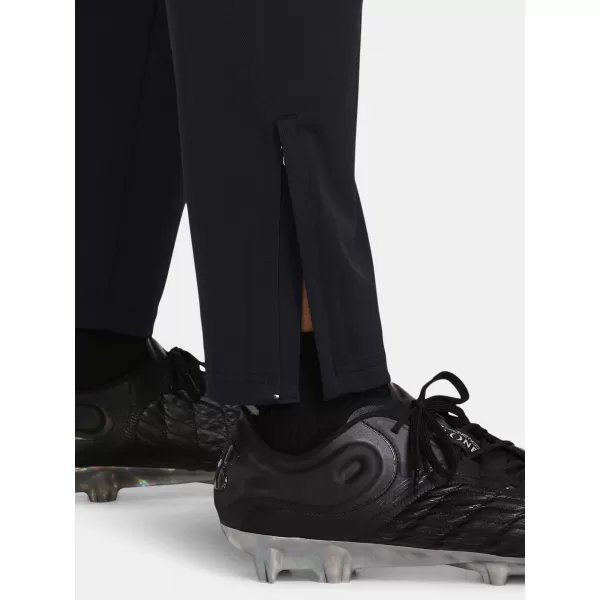 Férfi sportnadrág UNDER ARMOUR UA M'S CH. PIQUE PANT 1382602-001 FEKETE 
