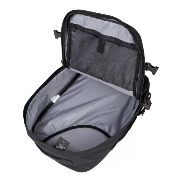  Hátizsák CABINZERO CLASSIC PLUS 32L TELJESEN FEKETE 
