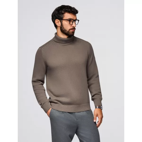  Férfi pulóver OMBRE OM-SWTN-0163 SZÜRKEBARNA 