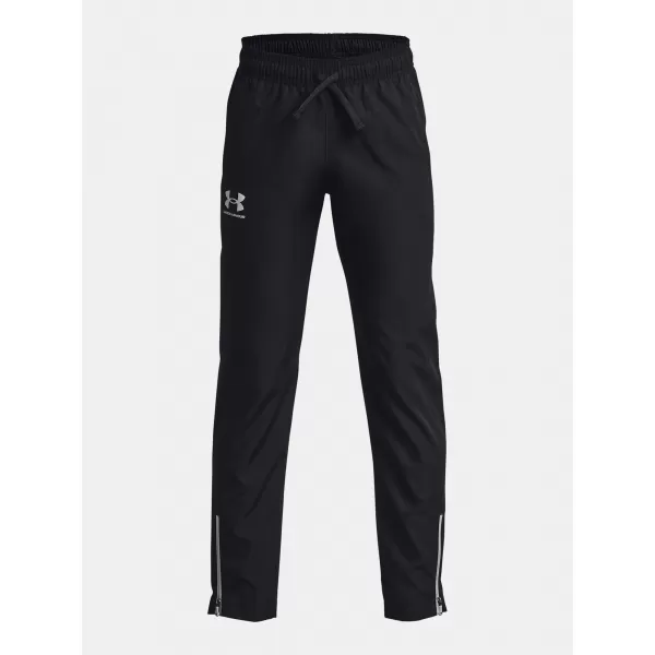  Fiú nadrág UNDER ARMOUR UA SPORTSTYLE WOVEN PANTS 1370184-001 FEKETE 