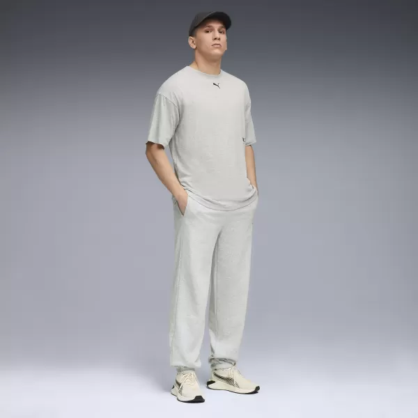  Férfi melegítőnadrág PUMA M GRAPHIC FRENCH TERRY JOGGER 52770304 VILÁGOSSZÜRKE HANGA 