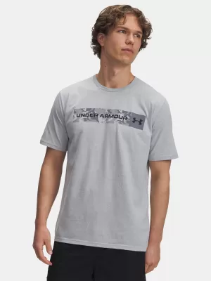 Férfi póló UNDER ARMOUR UA CAMO CHEST STRIPE SS 1376830-011 SZÜRKE