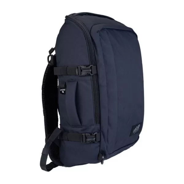  Hátizsák CABINZERO ADVENTURE 32L TELJESEN FEKETE 