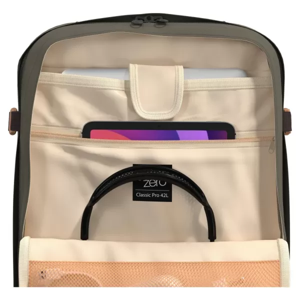  Hátizsák CABINZERO Classic Pro 32L SZÜRKE LÁP 