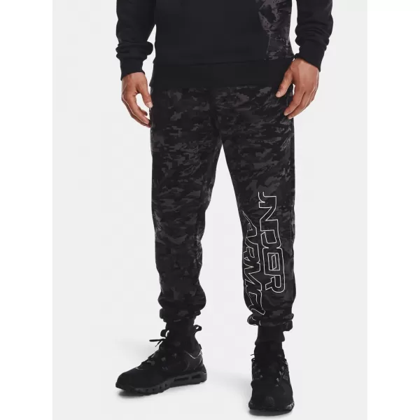  Férfi melegítőnadrág UNDER ARMOUR RIVAL FLC CAMO SCRIPT JGR 1366313-001 FEKETE 