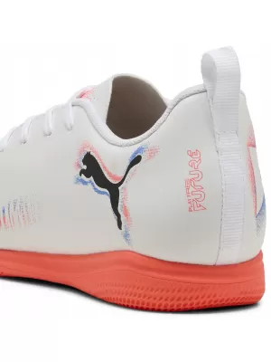 Gyerek beltéri cipő PUMA FUTURE 8 PLAY IT JR 108627-01 FEHÉR/FEKETE/VILÁGÍTÓ VÖRÖS