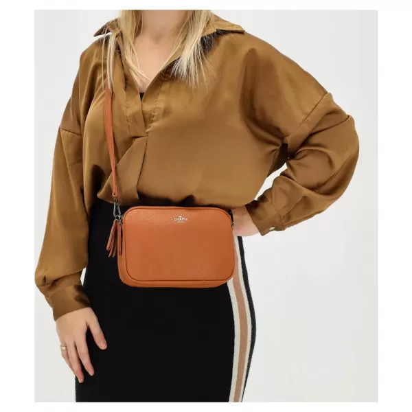  Kézitáska CHARM LONDON New York 22382 Cognac PÁLINKA 