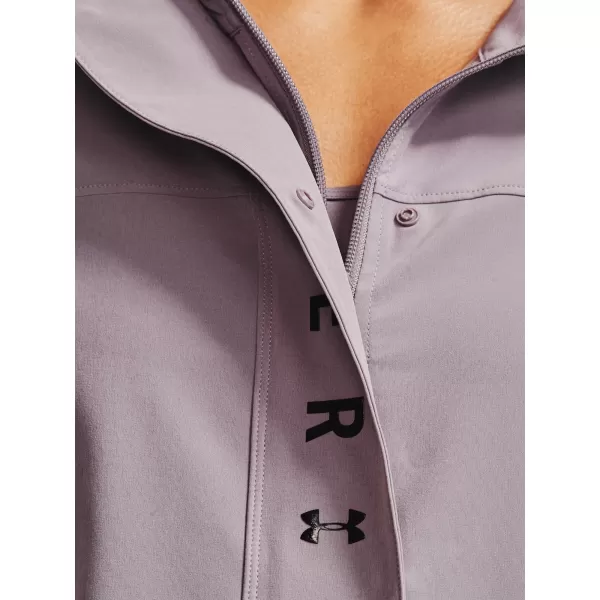  Női kabát UNDER ARMOUR RECOVER WOVEN JACKET 1351928-585 LILA 