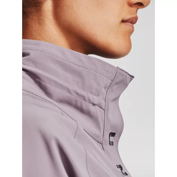  Női kabát UNDER ARMOUR RECOVER WOVEN JACKET 1351928-585 LILA 