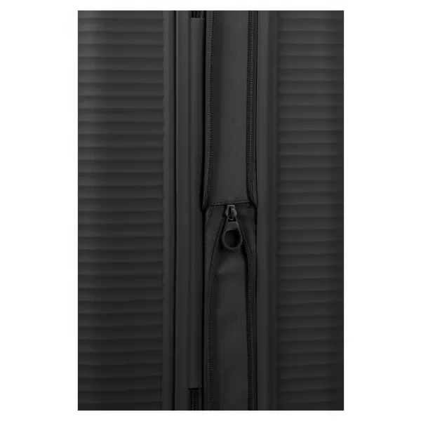  Bőrönd TRAVELITE AIR STRIPE 4W S EXP FEKETE 