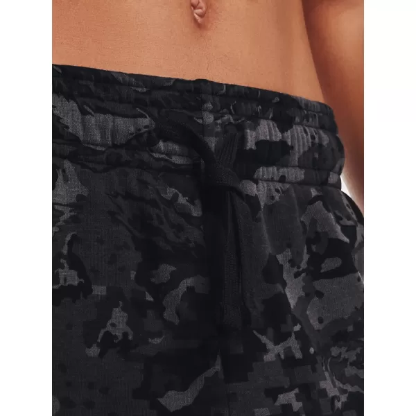 Férfi melegítőnadrág UNDER ARMOUR RIVAL FLC CAMO SCRIPT JGR 1366313-001 FEKETE 