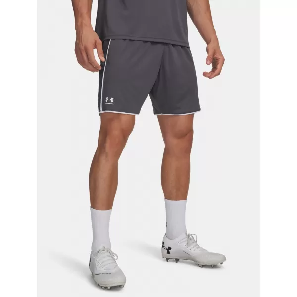  Férfi rövidnadrág UNDER ARMOUR M CHALLENGER TRAIN SHORT 6009896-025 SZÜRKE 