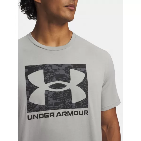  Férfi póló UNDER ARMOUR UA ABC CAMO BOXED LOGO SS 1361673-069 SZÜRKE 