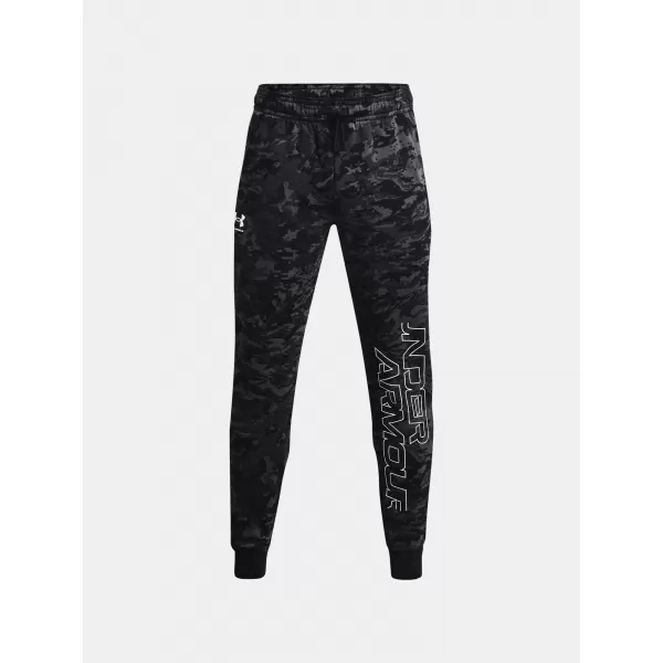  Férfi melegítőnadrág UNDER ARMOUR RIVAL FLC CAMO SCRIPT JGR 1366313-001 FEKETE 