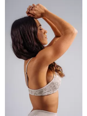 Közepes tartású leopárdmintás sportmelltartó NEBBIA PRIMAL 854 KRÉMLEOPÁRD