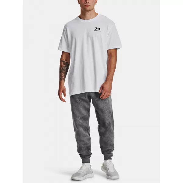  Férfi melegítőnadrág UNDER ARMOUR UA RIVAL FLEECE PRINTED JGRS 1379777-025 SZÜRKE 