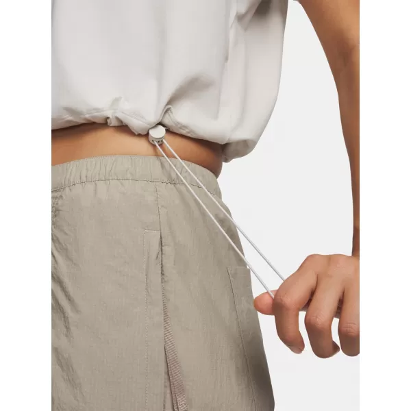  Női póló UNDER ARMOUR BUNGEE HEM TEE 6010950-110 FEHÉR 