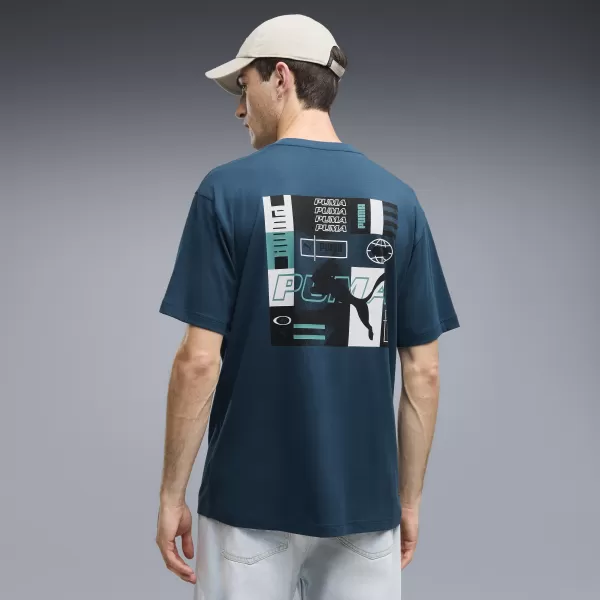  Férfi póló PUMA GRAPHICS RELAXED STACKED TEE 69436836 ÉJFÉLI BENZIN 