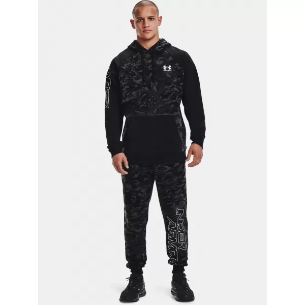  Férfi melegítőnadrág UNDER ARMOUR RIVAL FLC CAMO SCRIPT JGR 1366313-001 FEKETE 