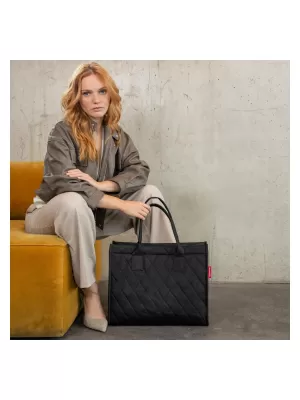 Táska REISENTHEL DAILY SHOPPER ROMBUSZFEKETE