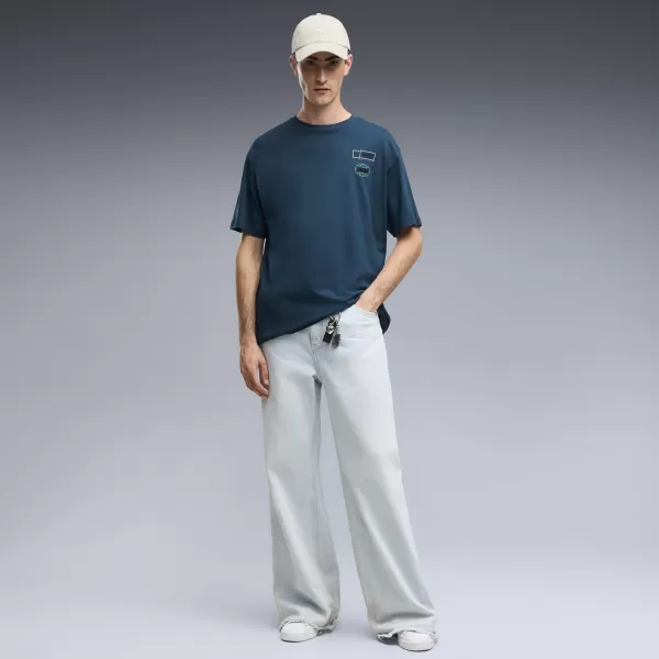  Férfi póló PUMA GRAPHICS RELAXED STACKED TEE 69436836 ÉJFÉLI BENZIN 