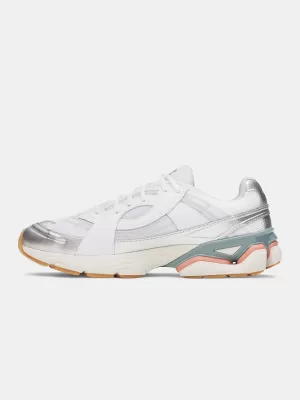 Csizma UNDER ARMOUR SOLA 6005284-102 FEHÉR