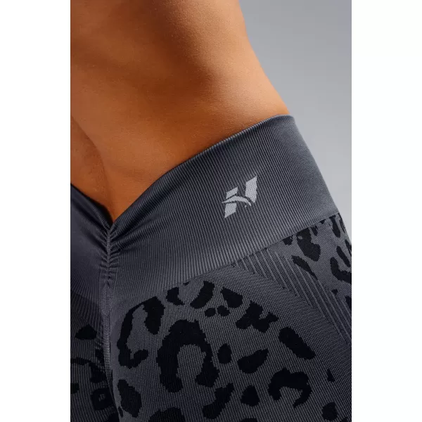 Kompressziós push-up rövidnadrág leopárdmintával NEBBIA PRIMAL 856 FEKETE LEOPÁRD 