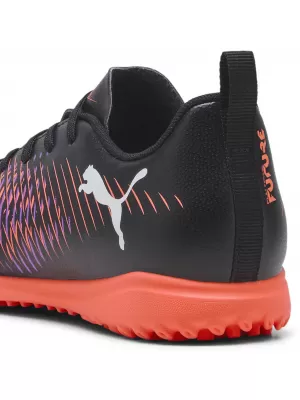 Gyermek gyep PUMA FUTURE 8 PLAY TT JR 108396-01 FEKETE/FEHÉR/VILÁGÍTÓ VÖRÖS