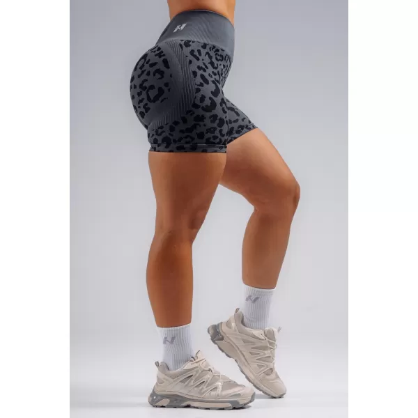  Kompressziós push-up rövidnadrág leopárdmintával NEBBIA PRIMAL 856 FEKETE LEOPÁRD 