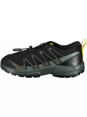 Gyerekcipők SALOMON XA PRO V8 J L41436100 FEKETE/SZÜRKE/SÁRGA