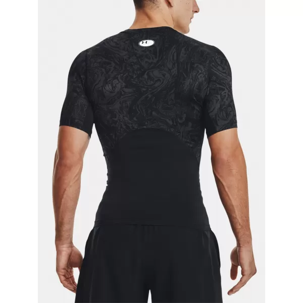  Férfi póló UNDER ARMOUR UA HG ARMOUR COMP PRINT SS 1370324-001 FEKETE 