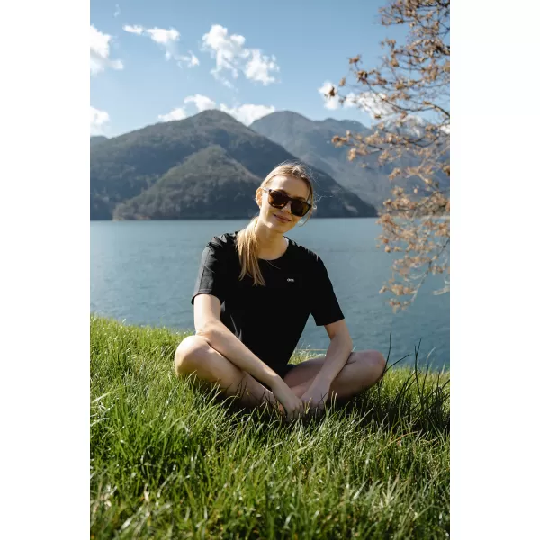 Női crop top NORDBLANC CROPTOP NBSLT7819 FEKETE 