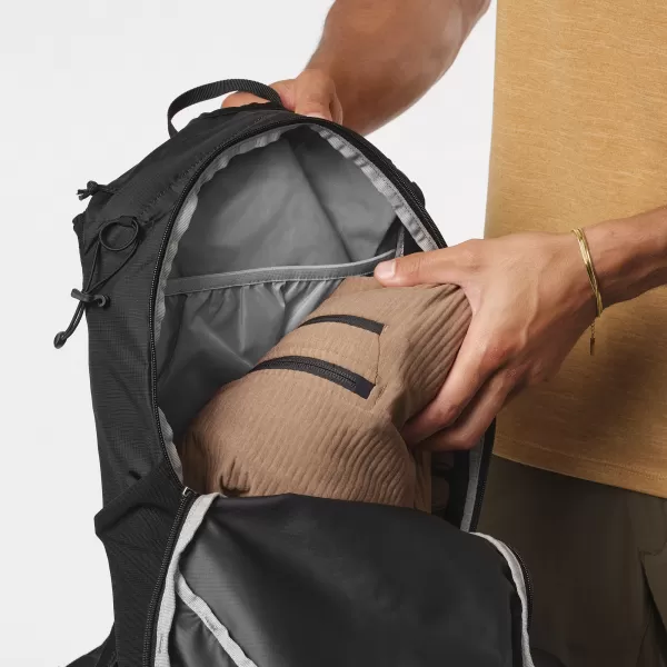  Hátizsák SALOMON TRAILBLAZER 30 LC2183200 FEKETE/ÖTVÖZET 