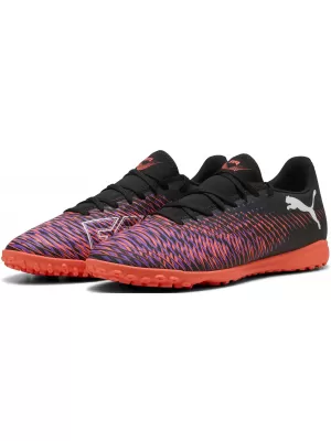 Csizma PUMA FUTURE 8 PLAY TT 108378_01 FEKETE/FEHÉR/IZZÓ PIROS