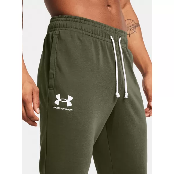  Férfi melegítőnadrág UNDER ARMOUR RIVAL TERRY JOGGER 1380843-390 ZÖLD 