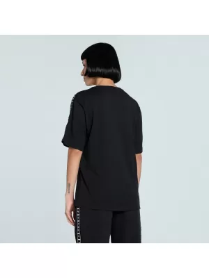 Ing PUMA ESS TAPE RELAXED TEE 685009-01 FEKETE