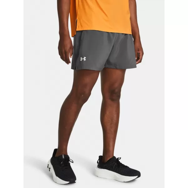  Férfi rövidnadrág UNDER ARMOUR LAUNCH 5'' SHORTS 1382617-025 SZÜRKE 