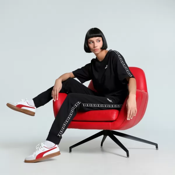  Ing PUMA ESS TAPE RELAXED TEE 685009-01 FEKETE 