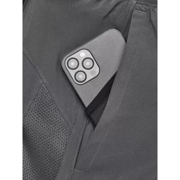  Férfi rövidnadrág UNDER ARMOUR LAUNCH 5'' SHORTS 1382617-025 SZÜRKE 