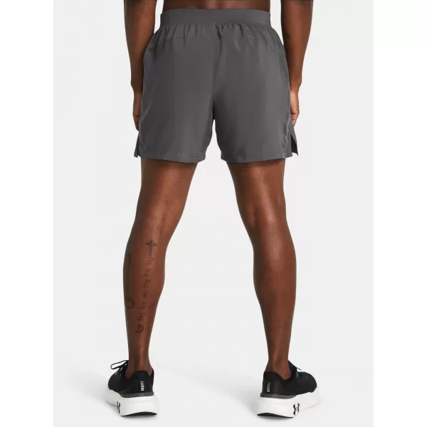  Férfi rövidnadrág UNDER ARMOUR LAUNCH 5'' SHORTS 1382617-025 SZÜRKE 